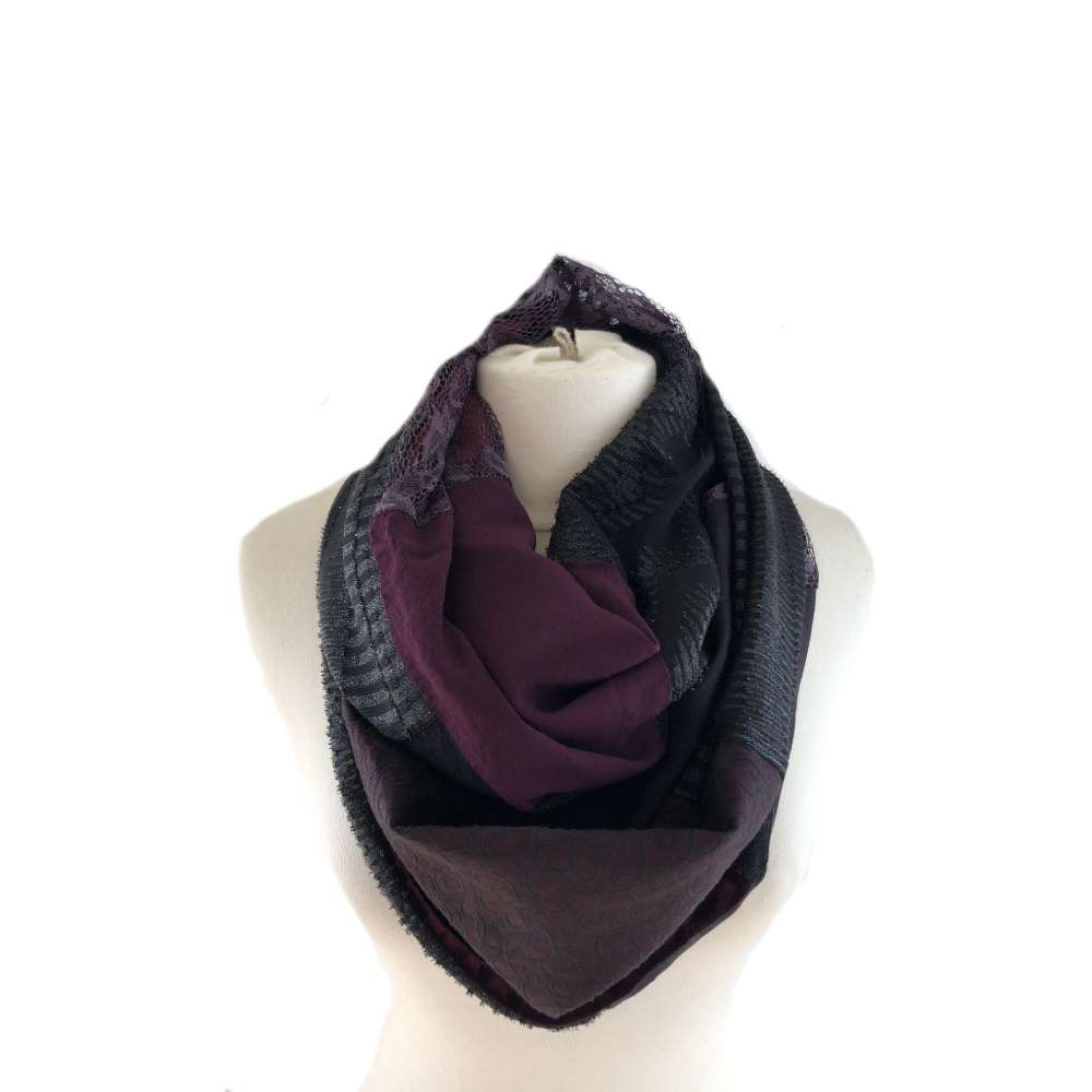 Infinity scarf black/maroon - one-off