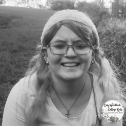 photo of Arjaye wearing the tranquillity headband in black and white