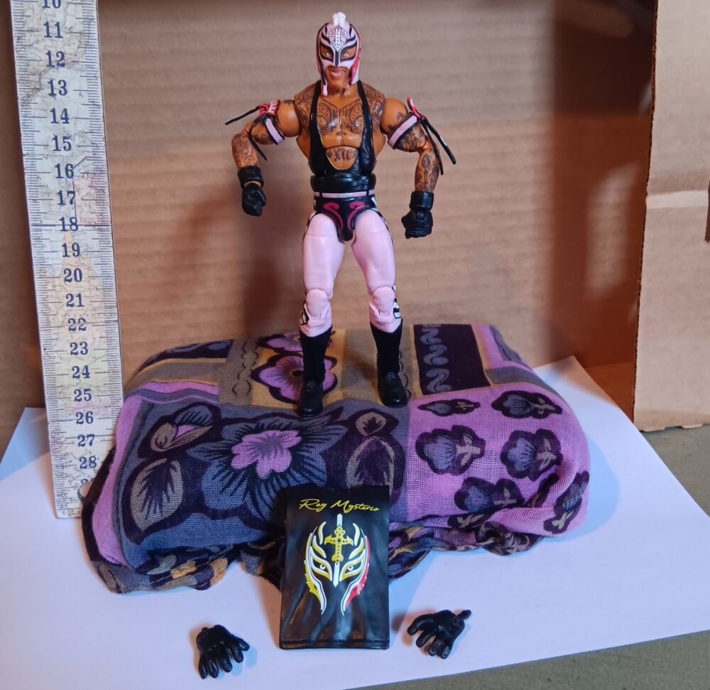 Rey Mysterio Deluxe Figure - Image 2