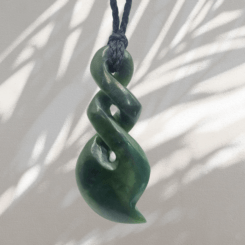 NZ Kawakawa Greenstone Pounamu Pikorua Double Twist Necklace TW 001