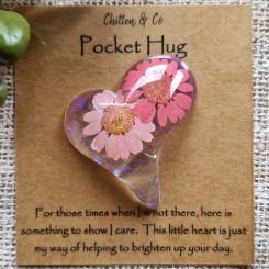Pink Daisy Heart Pocket Hug