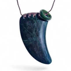 New Zealand Greenstone Pounamu Rei Niho Tooth Necklace 100
