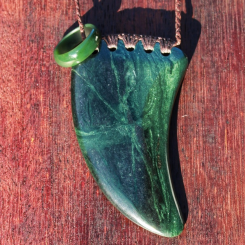 New Zealand Greenstone Pounamu Rei Niho Tooth Necklace 100