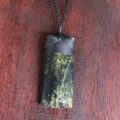 New Zealand Greenstone Tangiwai Flower Pounamu Toki Necklace TF 55
