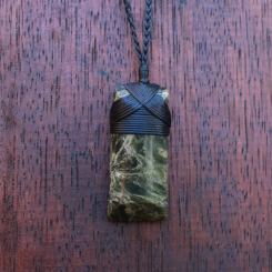 NZ Raukaraka Pounamu Hei Toki Necklace RAU 002