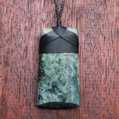 Genuine NZ Greenstone Blue Nephrite Pounamu Hei Toki Necklace RY77