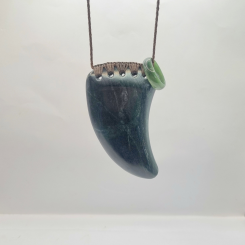 New Zealand Greenstone Pounamu Rei Niho Tooth Necklace 100