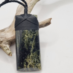 New Zealand Greenstone Tangiwai Flower Pounamu Toki Necklace TF 55