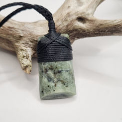 Authentic Genuine New Zealand Greenstone Pounamu Toki Necklace MT14