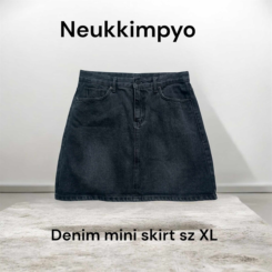 Neukkimpyo black denim mini skirt
